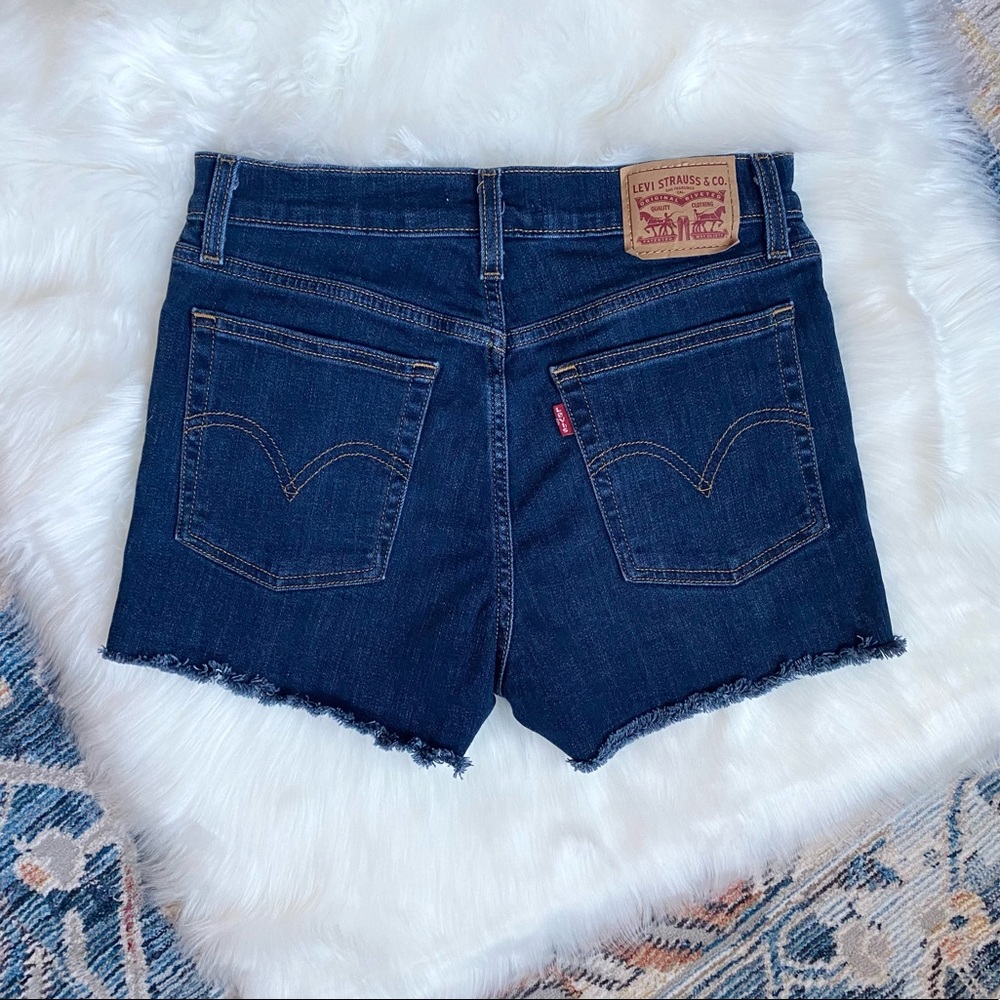 LEVI’S Women’s Size 28 High Rise Shorts Dark Wash